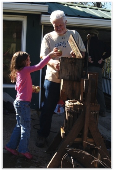 Pressing apples.