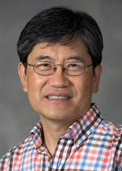 Headshot of Byung Lee