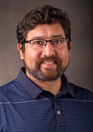 Headshot of Daniel Flores
