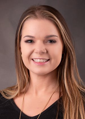 Headshot of Elly Dirks