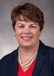 Headshot of Leanna Giles