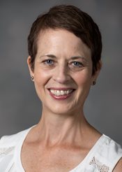 Headshot of Lauren Kearns
