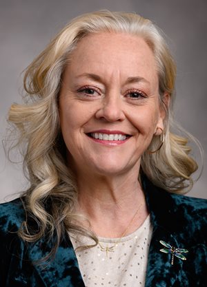 Headshot of Lori Lewis