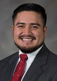 Headshot of Oscar Miranda.